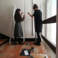 Postavljanje rada u Galeriji "Zoja Dumengjic" pri KBC Split. Foto: Sonja Leboš