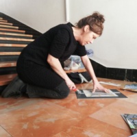 Postavljanje rada u Galeriji "Zoja Dumengjic" pri KBC Split. Foto: Sonja Leboš